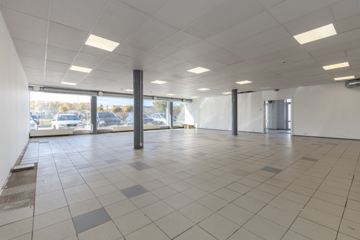 Sludinājumi. Tirdzniecības telpas T/C Arēna, Aizkrauklē.  Iznomā tirdzniecības zāli 1.stāvā. * Vides pieejamība, Cena: 890 EUR/mēn Foto #7