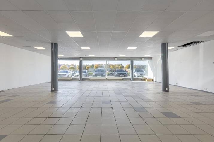 Sludinājumi. Tirdzniecības telpas T/C Arēna, Aizkrauklē.  Iznomā tirdzniecības zāli 1.stāvā. * Vides pieejamība, Cena: 890 EUR/mēn Foto #9