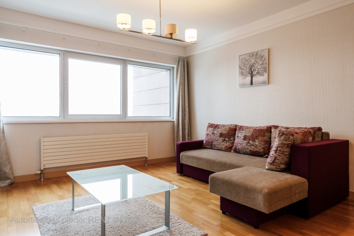 Sludinājumi. Pārdod stilīgu un pilnībā aprīkotu 2 istabu dzīvokli.  Šis ērtais un saulainais dzīvoklis atrodas Cena: 138000 EUR Foto #2