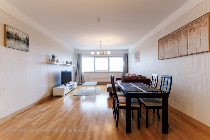 Sludinājumi. Pārdod stilīgu un pilnībā aprīkotu 2 istabu dzīvokli.  Šis ērtais un saulainais dzīvoklis atrodas Cena: 138000 EUR Foto #3