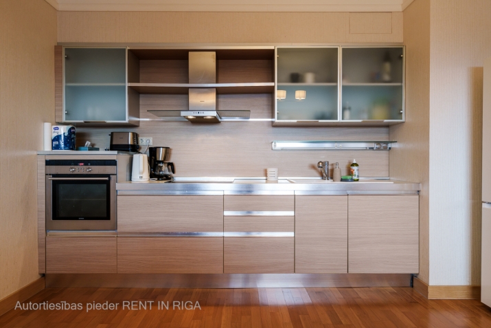 Sludinājumi. Pārdod stilīgu un pilnībā aprīkotu 2 istabu dzīvokli.  Šis ērtais un saulainais dzīvoklis atrodas Cena: 138000 EUR Foto #8