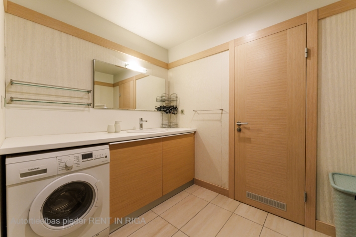 Sludinājumi. Pārdod stilīgu un pilnībā aprīkotu 2 istabu dzīvokli.  Šis ērtais un saulainais dzīvoklis atrodas Cena: 138000 EUR Foto #9