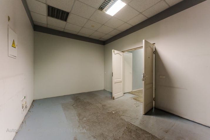 Sludinājumi. \'STOCK OFFICE\' tipa telpa. Noliktava, birojs un veikals vienuviet.  Plānojums:  + Kopējā platība: Cena: 550 EUR/mēn Foto #8