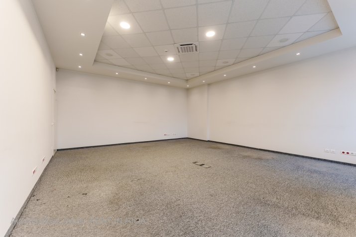 Объявление. Изолированный кабинет на Brīvības gatve.  + 44,4 м; + 3-й этаж; + кондиционер; + общая туалетная Цена: 266 EUR/мес. Foto #2