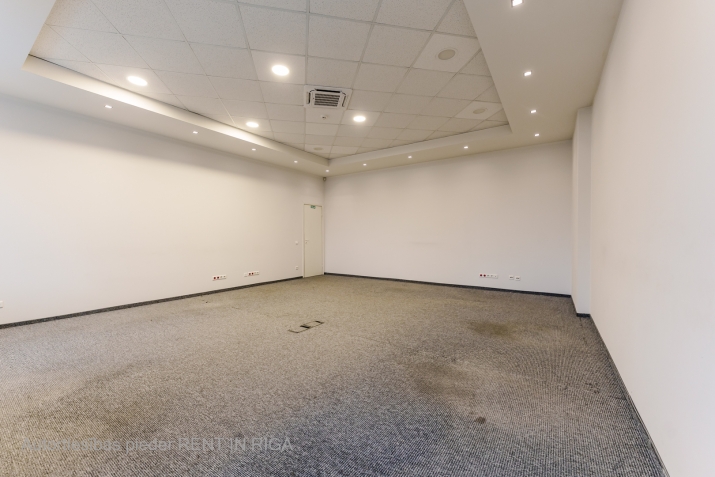 Объявление. Изолированный кабинет на Brīvības gatve.  + 44,4 м; + 3-й этаж; + кондиционер; + общая туалетная Цена: 266 EUR/мес. Foto #3