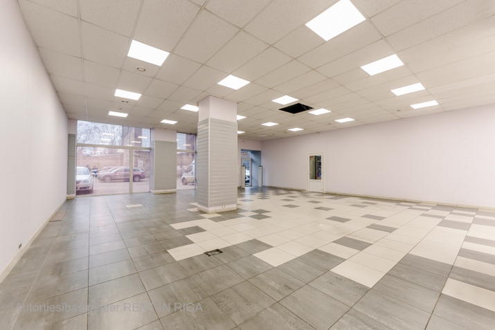 Объявление. \'STOCK OFFICE\' - помещение. Склад/офис и магазин в одном месте.  Планировка: + Общая площадь: 228 Цена: 1482 EUR/мес. Foto #1