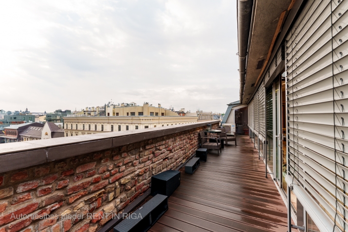 Sludinājumi. Klusā Centra baudītājiem ar plašu terasi uz Antonijas Ielu.   Šis dzīvoklis notiekti atšķirās no Cena: 2800 EUR/mēn Foto #4