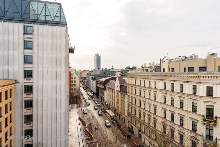 Sludinājumi. Klusā Centra baudītājiem ar plašu terasi uz Antonijas Ielu.   Šis dzīvoklis notiekti atšķirās no Cena: 2800 EUR/mēn Foto #6