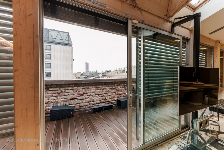 Sludinājumi. Klusā Centra baudītājiem ar plašu terasi uz Antonijas Ielu.   Šis dzīvoklis notiekti atšķirās no Cena: 2800 EUR/mēn Foto #3