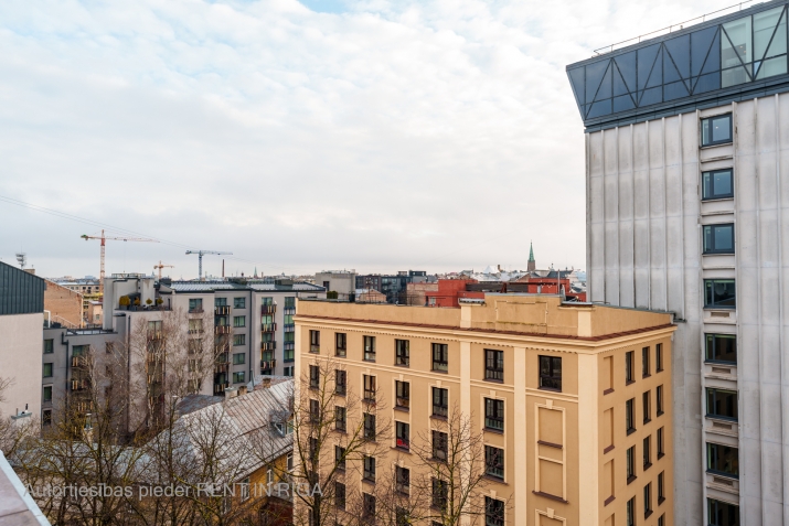 Sludinājumi. Klusā Centra baudītājiem ar plašu terasi uz Antonijas Ielu.   Šis dzīvoklis notiekti atšķirās no Cena: 2800 EUR/mēn Foto #5