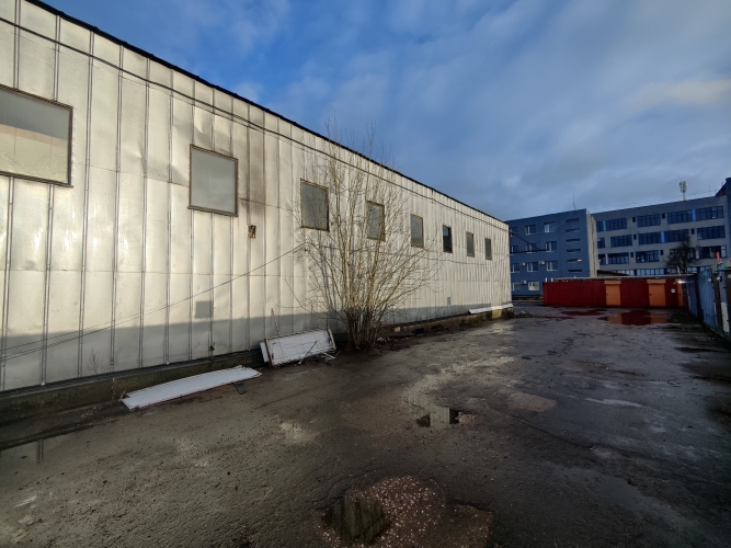 Объявление. Iznomā pusi no metāla angāra.  Puse ir nodalīta ar 2 m augstu starpsienu. Apkures nav. Ļoti plaši Цена: 1250 EUR/мес. Foto #7