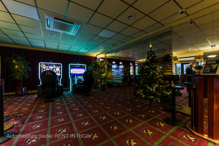 Sludinājumi. Tirdzniecības un noliktavas ēkas Daugavpils šosejas malā.  Tirdzniecības ēka 188 kvm, tajā ir liela Cena: 5000 EUR/mēn Foto #4