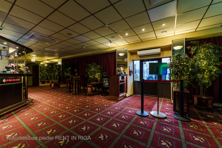 Sludinājumi. Tirdzniecības un noliktavas ēkas Daugavpils šosejas malā.  Tirdzniecības ēka 188 kvm, tajā ir liela Cena: 5000 EUR/mēn Foto #6