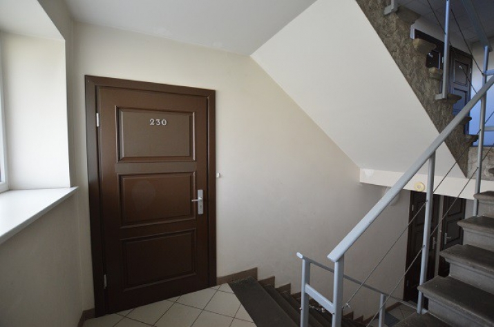 Sludinājumi. Studio tipa vienistabas dzīvoklis.  Dzīvojamā istaba ar starpsienu sadalīta divās zonās - dzīvojamā Cena: 79000 EUR Foto #7