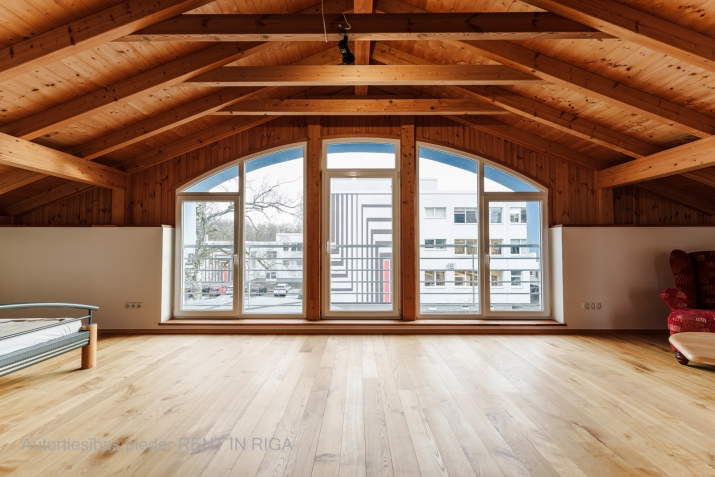 Sludinājumi. Pārdod mājīgu un gatavu apdzīvošanai privātmāju Rīgas centrā! Šī ir māja, kur satiekas vēstures Cena: 490000 EUR Foto #1