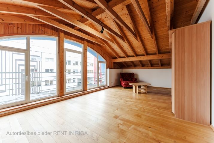 Sludinājumi. Pārdod mājīgu un gatavu apdzīvošanai privātmāju Rīgas centrā! Šī ir māja, kur satiekas vēstures Cena: 490000 EUR Foto #2