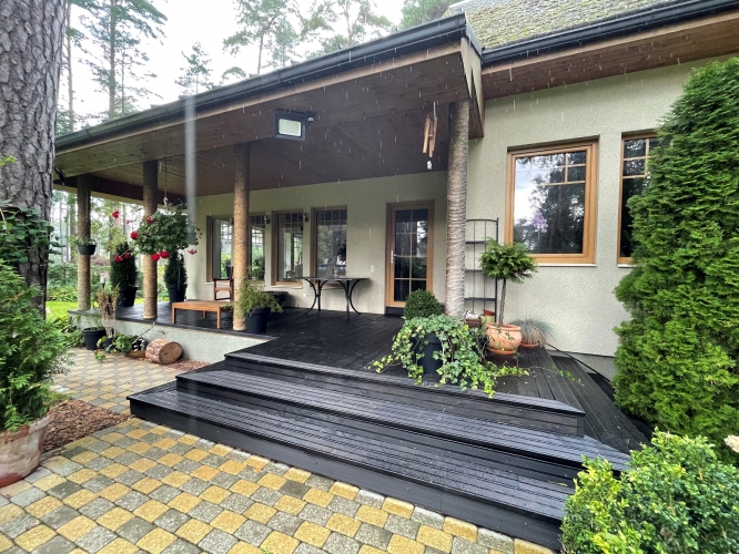 Sludinājumi. Mājīga ģimenes māja Priežu ieskautajā Jūrmalā.   Tā atrodas tikai 100 metru attālumā no Lielupes, Cena: 490000 EUR Foto #3