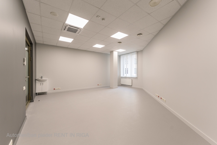 Объявление. Сдаётся в аренду коворкинг кабинет в современном и удобном бизнес-центре!  Арендная плата: + 526 Цена: 832 EUR/мес. Foto #6