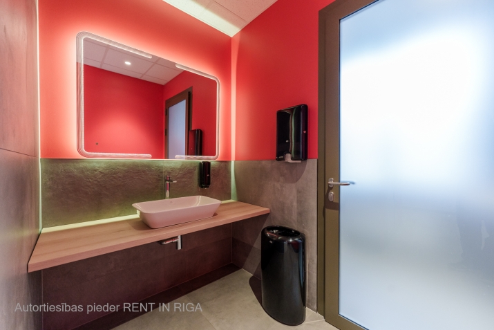 Объявление. Сдаётся в аренду коворкинг кабинет в современном и удобном бизнес-центре!  Арендная плата: + 526 Цена: 832 EUR/мес. Foto #8