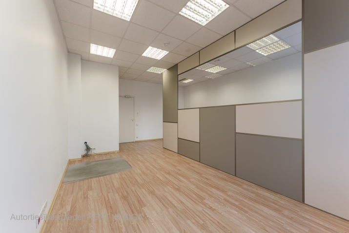 Sludinājumi. Iznomā offisa kabinetu modernā un ērtā biznesa centrā!  Nomas maksa:  + Platība: 33.6 m.  Cena: 302 EUR/mēn Foto #2