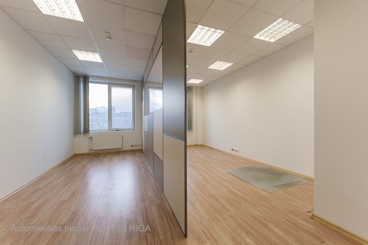 Sludinājumi. Iznomā offisa kabinetu modernā un ērtā biznesa centrā!  Nomas maksa:  + Platība: 33.6 m.  Cena: 302 EUR/mēn Foto #3