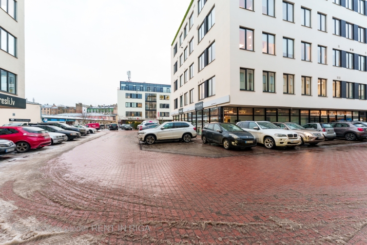 Sludinājumi. Iznomā offisa kabinetu modernā un ērtā biznesa centrā!  Nomas maksa:  + Platība: 33.6 m.  Cena: 302 EUR/mēn Foto #6