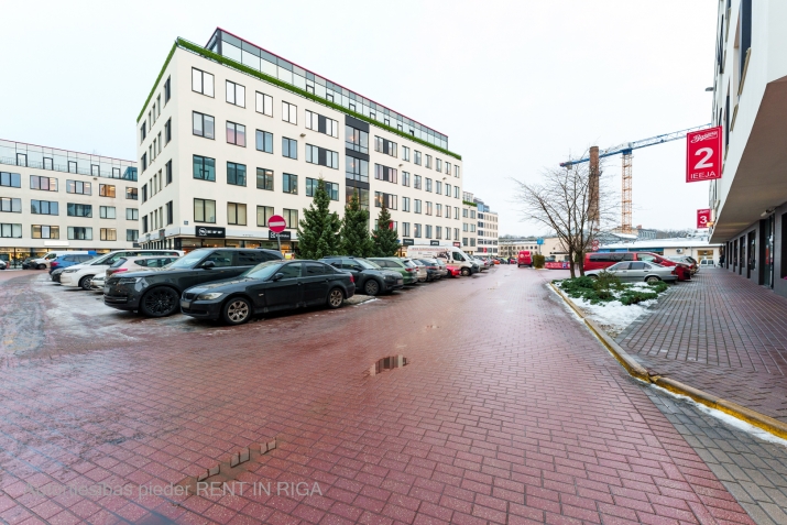 Sludinājumi. Iznomā offisa kabinetu modernā un ērtā biznesa centrā!  Nomas maksa:  + Platība: 33.6 m.  Cena: 302 EUR/mēn Foto #8