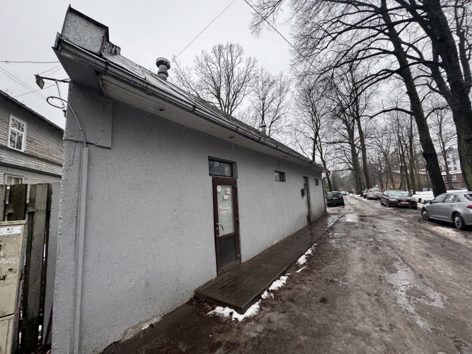 Объявление. Atsevišķi stāvošā ēka un zemes gabals Āgenskalnā.  + Būves kopējā platība 100.8 m2; + Zemes gabala Цена: 92000 EUR Foto #1