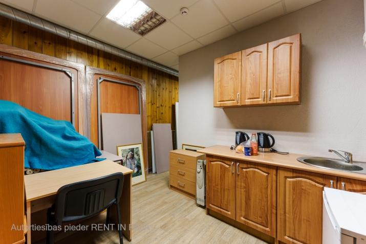 Sludinājumi. Biroja noma  Ģertrūdes iela 63B  Platība: 180 m. Stāvs: 0. stāvs. Ieeja: Privāta ieeja telpās, kas Cena: 900 EUR/mēn Foto #8