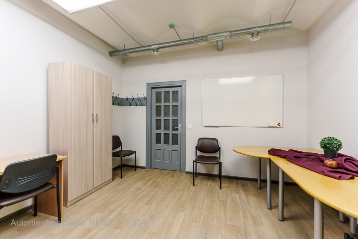 Sludinājumi. Biroja noma  Ģertrūdes iela 63B  Platība: 180 m. Stāvs: 0. stāvs. Ieeja: Privāta ieeja telpās, kas Cena: 900 EUR/mēn Foto #7