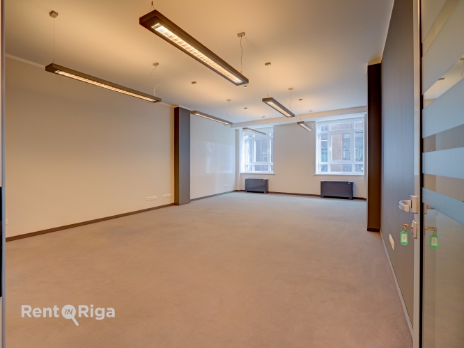 Sludinājumi. A klases birojs biznesa centrā European Trade Center Mūkusalas ielā. Birojs ar plašu priekštelpu un Cena: 3983 EUR/mēn Foto #3