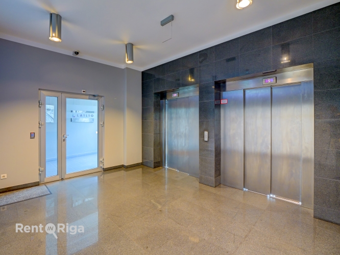 Sludinājumi. Fiksēta nomas maksa.  Cenā ir iekļauta koplietošanas virtuves zona, parrunu telpa, duša un 2 WC.  Cena: 500 EUR/mēn Foto #8