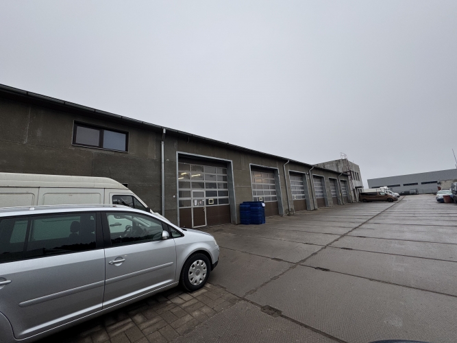 Объявление. Складские/производственные помещения и территория на улице Буллю, в зоне промышленной застройки.  Цена: 1.2e+06 EUR Foto #2