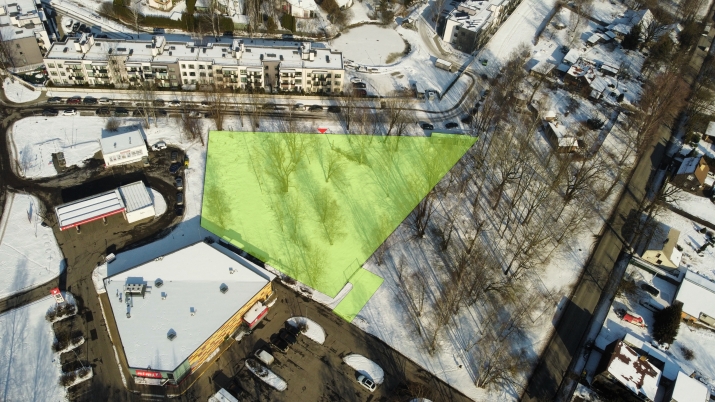 Объявление. Земельный участок на улице Скринес 1 Фасад выходит на улицу Юркалнес.  + Площадь земельного участка Цена: 595000 EUR Foto #3