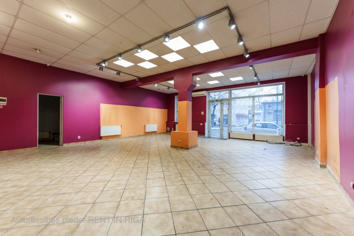 Объявление. Аренда торгового помещения в активной части города  ул. Цесу 20, Рига!  Предлагается коммерческое Цена: 528 EUR/мес. Foto #3