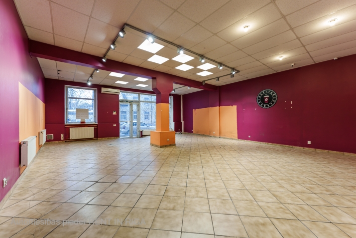 Объявление. Аренда торгового помещения в активной части города  ул. Цесу 20, Рига!  Предлагается коммерческое Цена: 528 EUR/мес. Foto #4