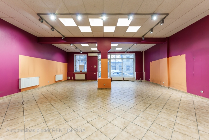 Объявление. Аренда торгового помещения в активной части города  ул. Цесу 20, Рига!  Предлагается коммерческое Цена: 528 EUR/мес. Foto #2