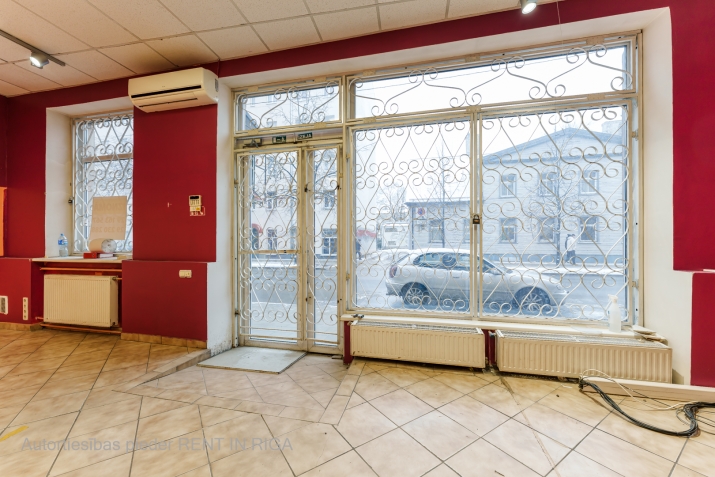 Объявление. Аренда торгового помещения в активной части города  ул. Цесу 20, Рига!  Предлагается коммерческое Цена: 528 EUR/мес. Foto #1