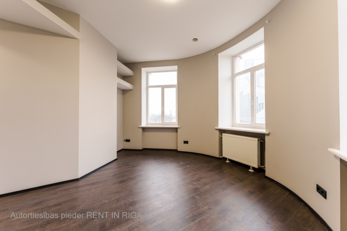 Sludinājumi. Iznomā biroja telpas kuģu ielā 11  Platība - 55m2; stāvs - 3.; telpu skaits - 2 (1 izolēta); + Cena: 440 EUR/mēn Foto #9