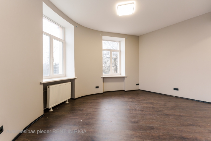 Sludinājumi. Iznomā biroja telpas kuģu ielā 11  Platība - 55m2; stāvs - 3.; telpu skaits - 2 (1 izolēta); + Cena: 440 EUR/mēn Foto #7