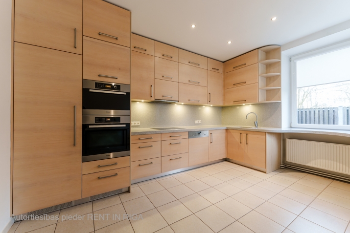 Объявление. Продаётся уютный и готовый к проживанию частный дом в центре Риги! Дом, где встречаются очарование Цена: 490000 EUR Foto #5