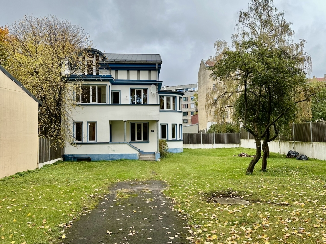 Sludinājumi. Pārdod mājīgu un gatavu apdzīvošanai privātmāju Rīgas centrā! Šī ir māja, kur satiekas vēstures Cena: 490000 EUR Foto #2