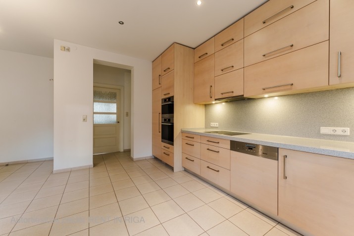 Sludinājumi. Pārdod mājīgu un gatavu apdzīvošanai privātmāju Rīgas centrā! Šī ir māja, kur satiekas vēstures Cena: 490000 EUR Foto #6