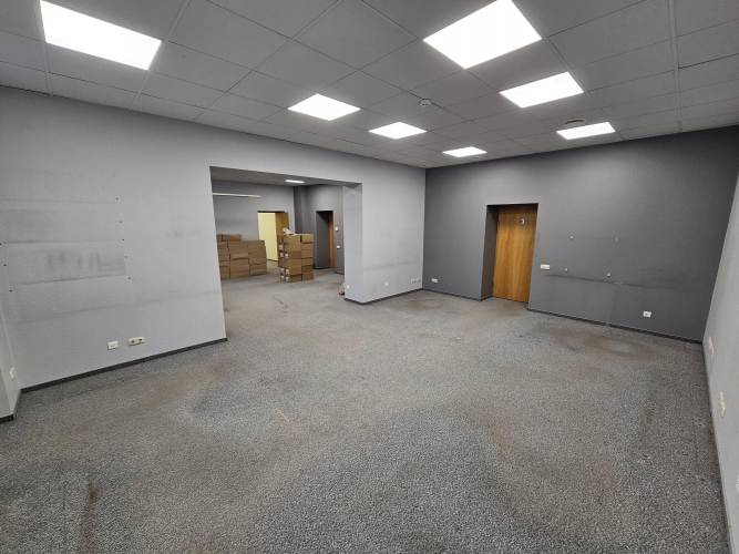 Sludinājumi. Birojs pie Vecrīgas renovētā ēkā.  + Koplietošanas virtuve un tualete gaitenī. + Ventilācija. + 2 Cena: 1320 EUR/mēn Foto #3