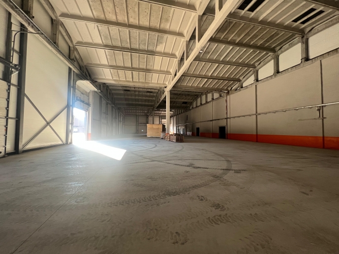 Sludinājumi. Apkurināmās ražošanas/noliktavas bez apkures.  Ir iespējams ierīkot apkuri. Birojs, ģērbtuve, Cena: 8640 EUR/mēn Foto #1