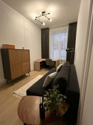 Sludinājumi. Piedāvājam mūsdienīgu, mēbelētu un aprīkotu dzīvokli pilnībā renovētā namā. Dzīvoklis atrodas Cena: 280000 EUR Foto #5