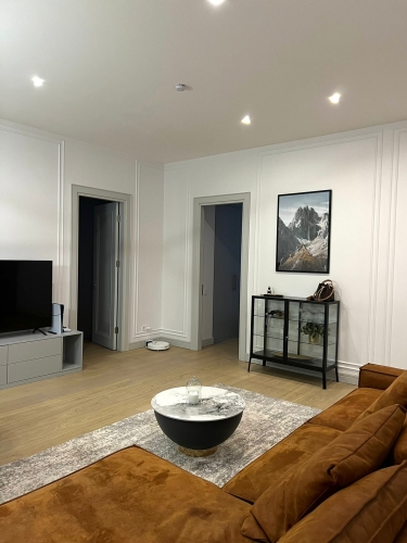 Sludinājumi. Piedāvājam mūsdienīgu, mēbelētu un aprīkotu dzīvokli pilnībā renovētā namā. Dzīvoklis atrodas Cena: 280000 EUR Foto #4