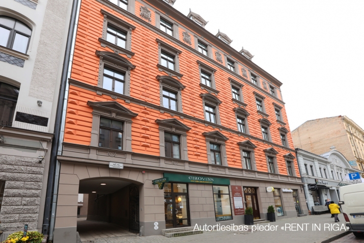 Sludinājumi. Piedāvājam mūsdienīgu, mēbelētu un aprīkotu dzīvokli pilnībā renovētā namā. Dzīvoklis atrodas Cena: 280000 EUR Foto #1