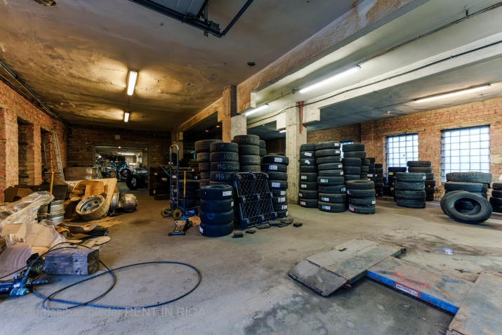 Sludinājumi. Sena 3 stāvu ražošanas un noliktavu ēka.  Kādreiz tur atradās mēbeļu fabrika \'Rīga\', šobrīd pa visu Cena: 550000 EUR Foto #3