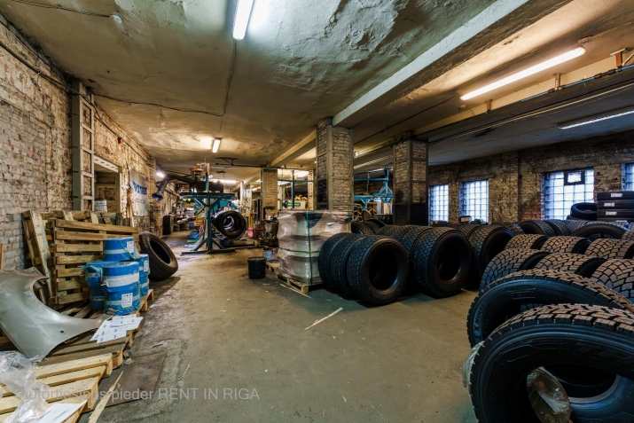 Sludinājumi. Sena 3 stāvu ražošanas un noliktavu ēka.  Kādreiz tur atradās mēbeļu fabrika \'Rīga\', šobrīd pa visu Cena: 550000 EUR Foto #4